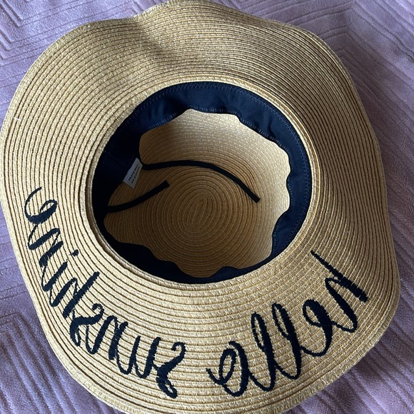 Straw Beach hat - Picture 3 of 3